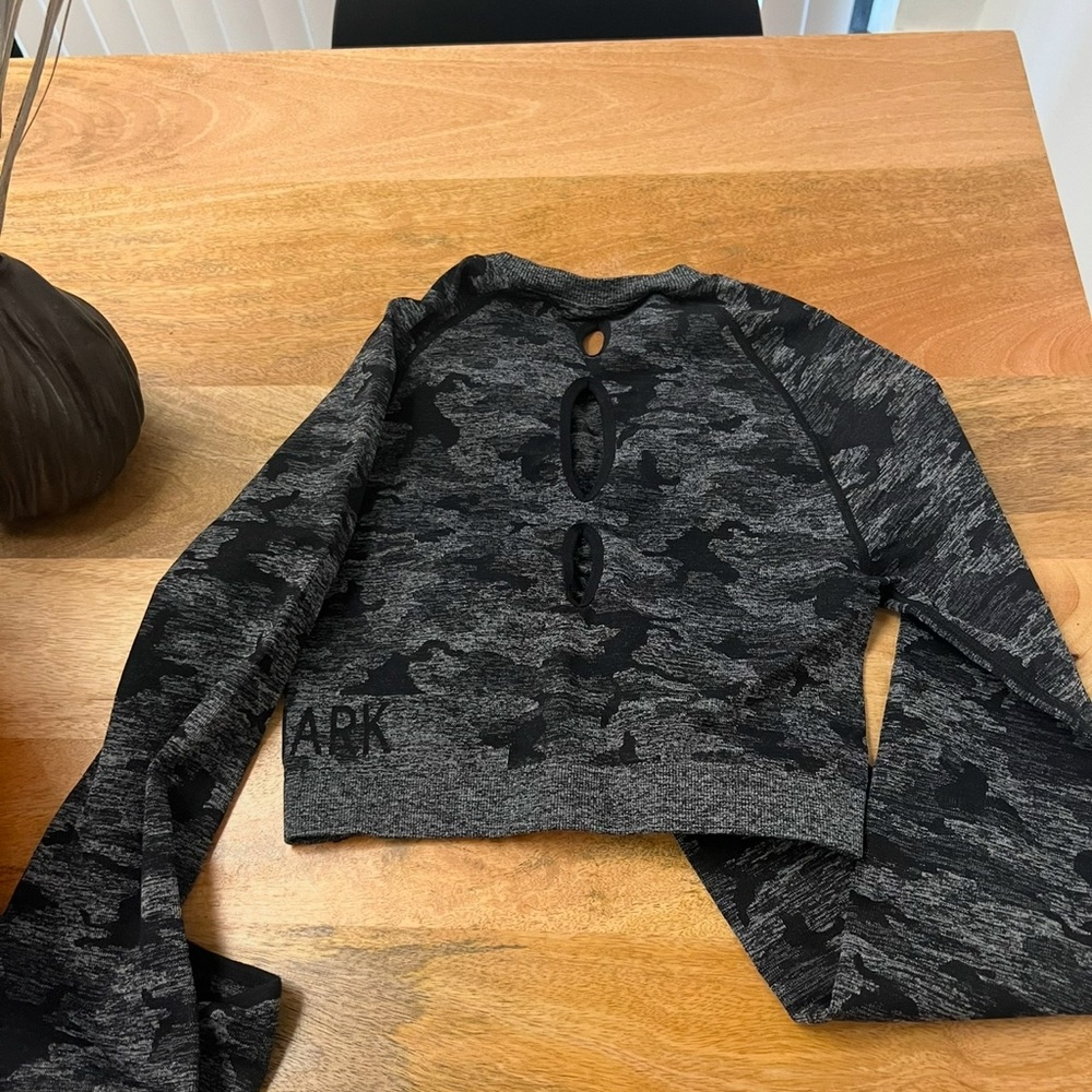 Gymshark black camo seamless crop top size medium